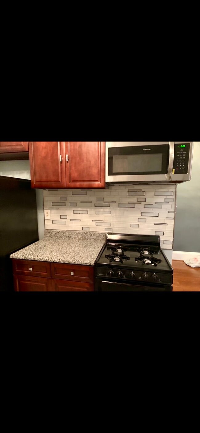 Photo - 143 Delphine St