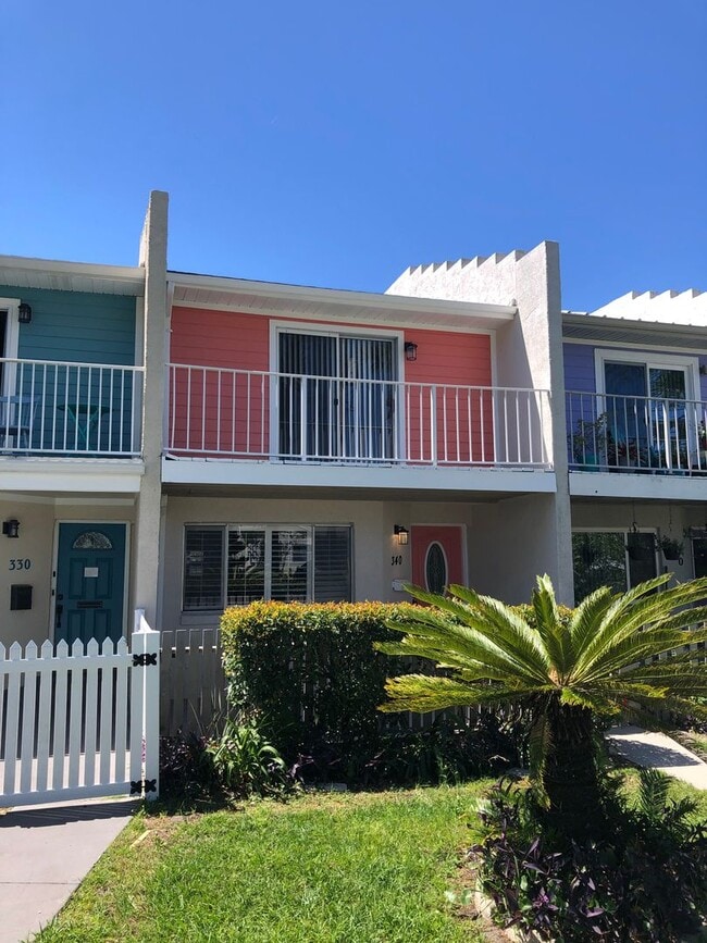 2 Bed 1.5 Bath Condo Located in Jacksonville Beach - Fenced in Yard! - 2 Bed 1.5 Bath Condo Located in Jacksonville Beach - Fenced in Yard!
