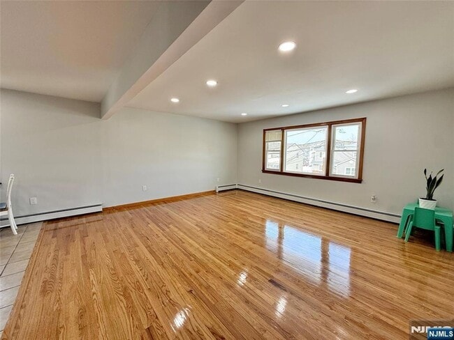 Photo - 30 Cottage Pl