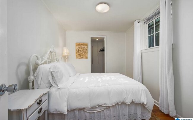 Photo - 1441 Milner St S