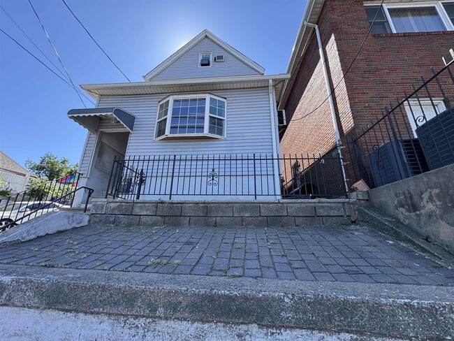 Building Photo - 8906 Tonnelle Ave