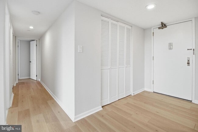 Photo - 3713 S George Mason Dr Unit 316