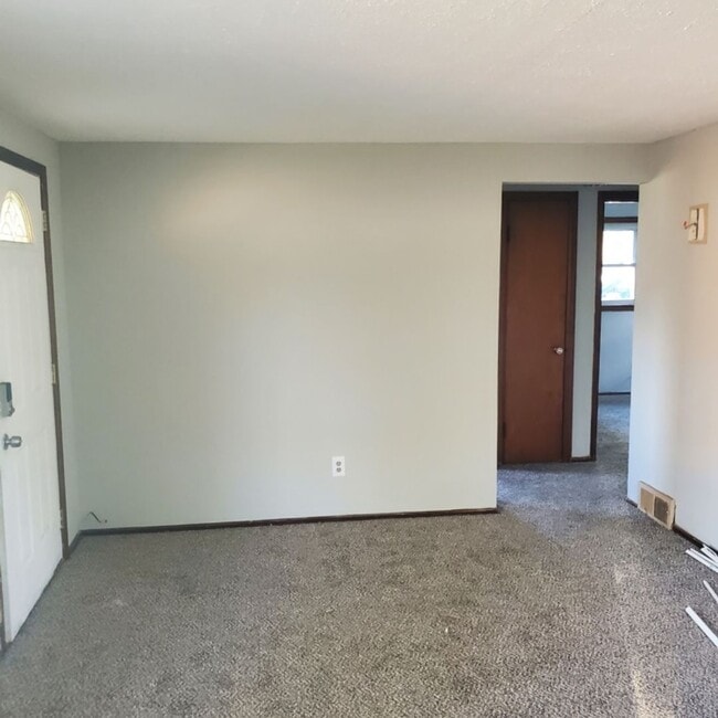 Building Photo - 4BDRM HOUSE FOR RENT