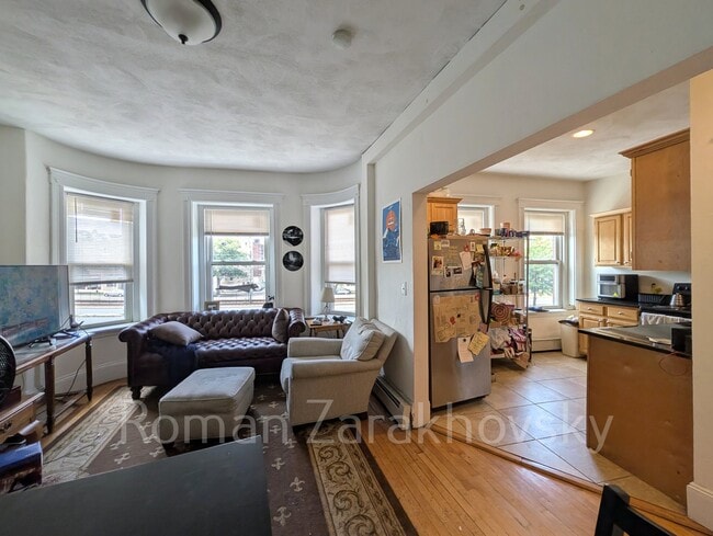 Building Photo - 1322 Commonwealth Ave Unit 5A