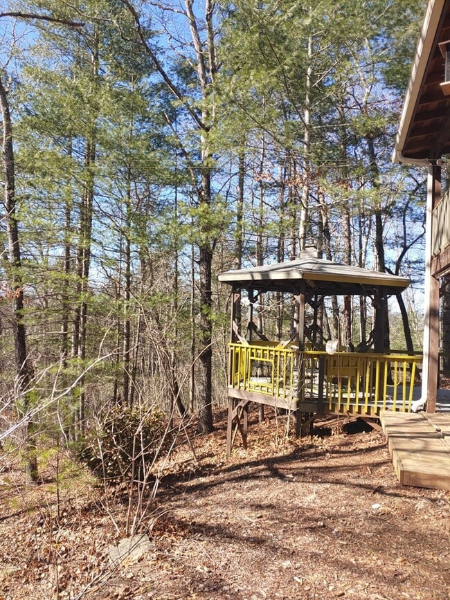 536 Henderson Rd