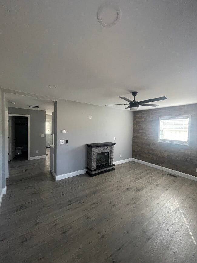 Photo - 916 9th St NE