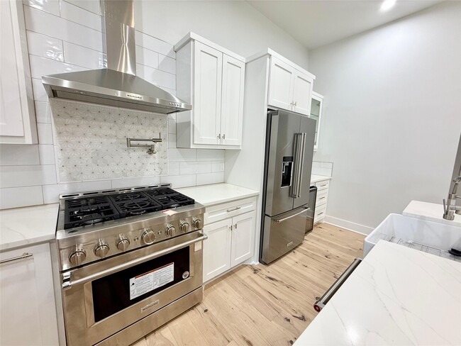 Photo - 1906 1/2-002 Common St