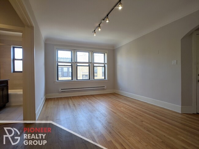 Photo - 2329 N Rockwell St Unit 2325.5-3B