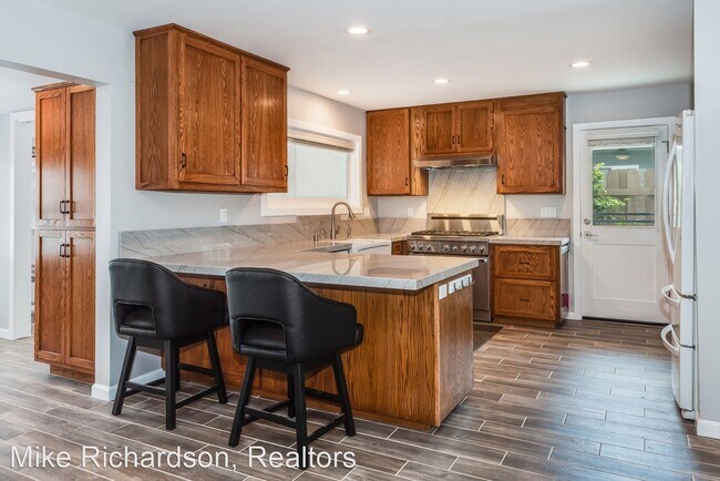 3 br, 2 bath House - 548 Inwood Dr - 3 br, 2 bath House - 548 Inwood Dr