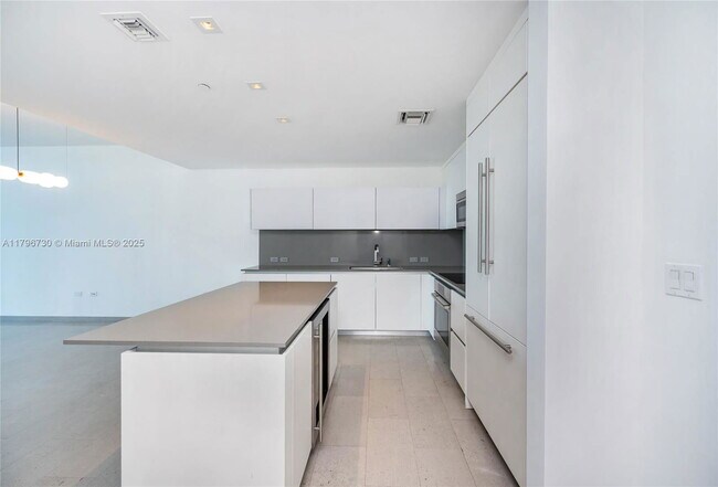 Photo - 68 SE 6th St Unidad 1510