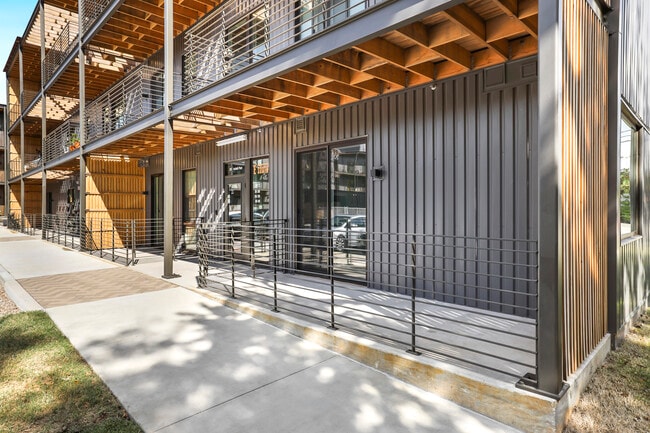 Richland 0/1 patio