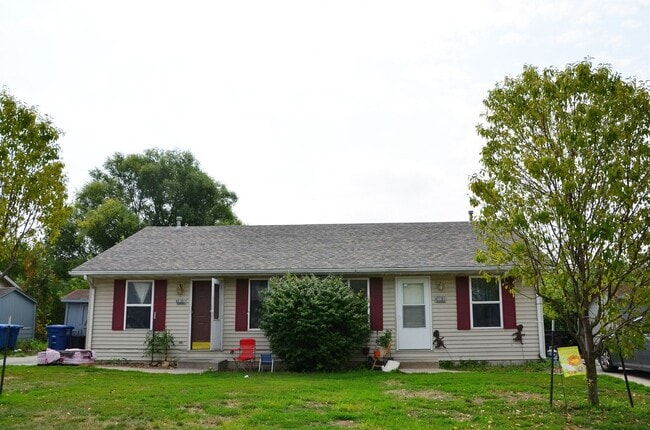 Building Photo - 3101 SE 17th St Unit 3101 SE 17th Street