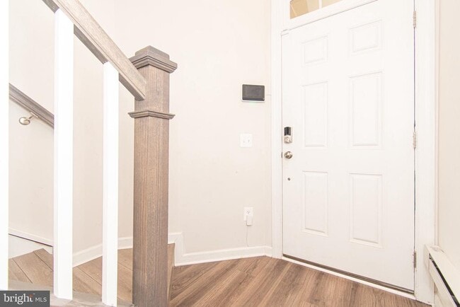 Photo - 9637 Block St