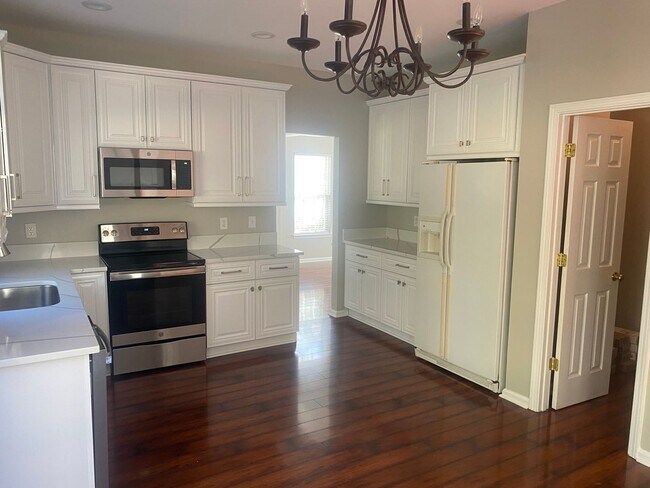 Photo - Recently Renovated Four Bedroom In Northst...