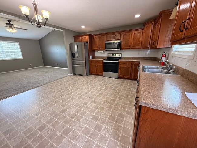 Photo - Beautiful Split Level in Northern Heights