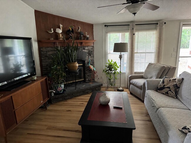 Photo - 312 Pinelog St