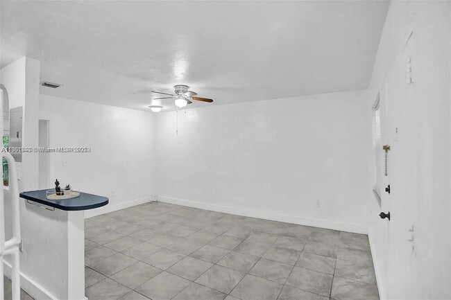 Building Photo - 1860 Venice Park Dr Unit 0 Rental