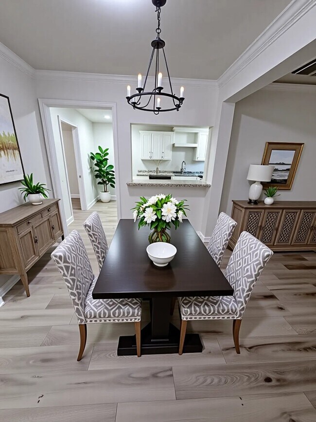 Photo - 5451 Oriole St