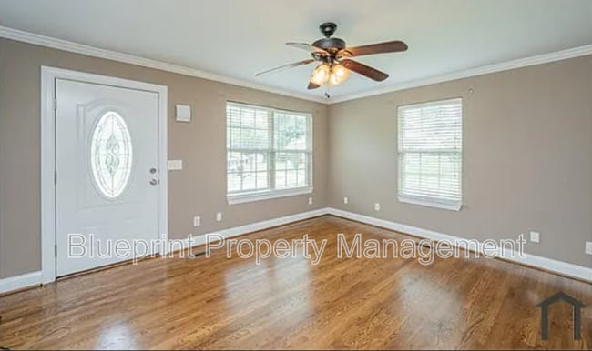 Photo - 616 Elm St SW