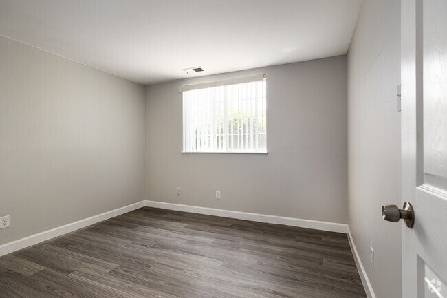 1BR, 1BA - 690SF