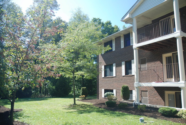 Winchester Woods - Winchester Woods Apartments