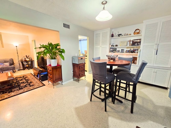 Photo - Charming 2 Bed/ 2 Bath Home w/ Garage in Sarasota