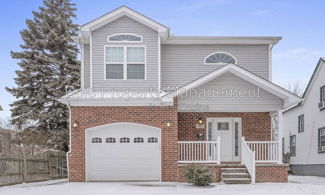 Building Photo - 438 Elm St