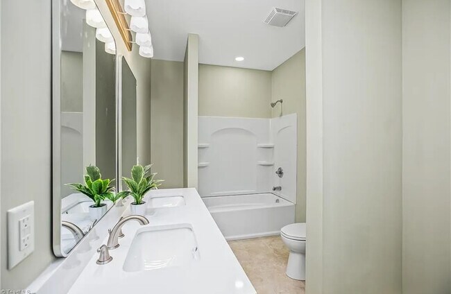 Photo - 2335 Greenway Ave NW