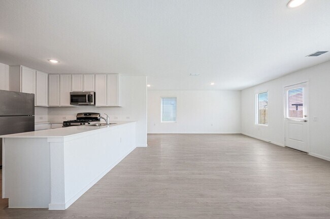 Photo - 606 W Cypress St