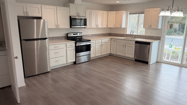 Building Photo - 2625 W Marina Dr