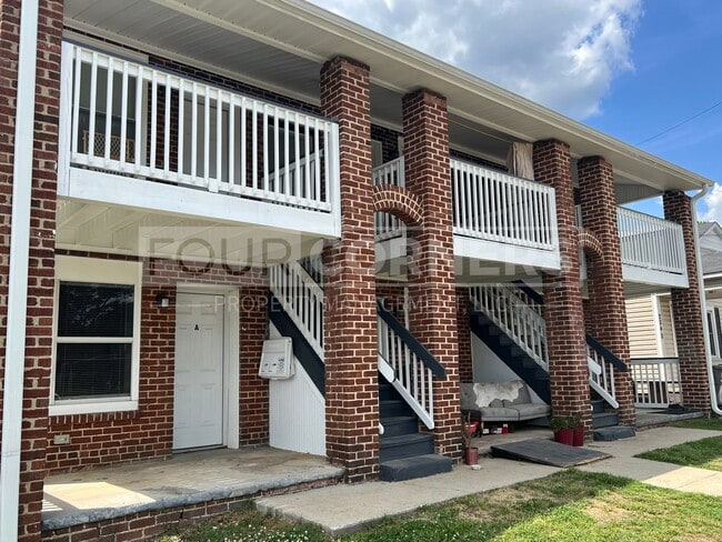 Building Photo - Beautiful 1 Bedroom 1 Bath Apartment Unit F