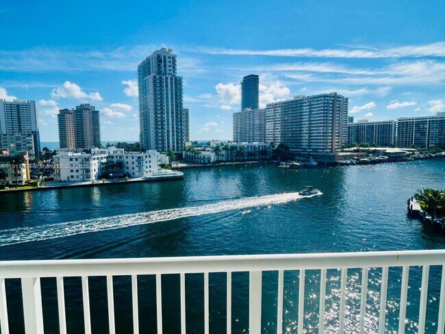 Building Photo - 121 Golden Isles Dr Unit 604