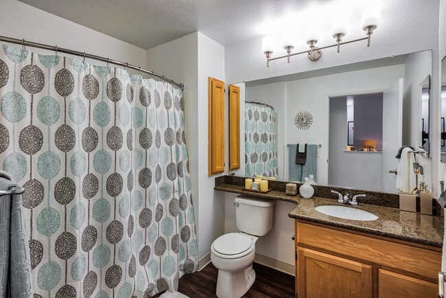 Baño para invitados - Renaissance Apartment Homes