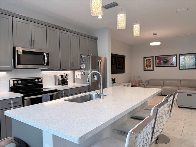 Photo - 556 Parsons Wy