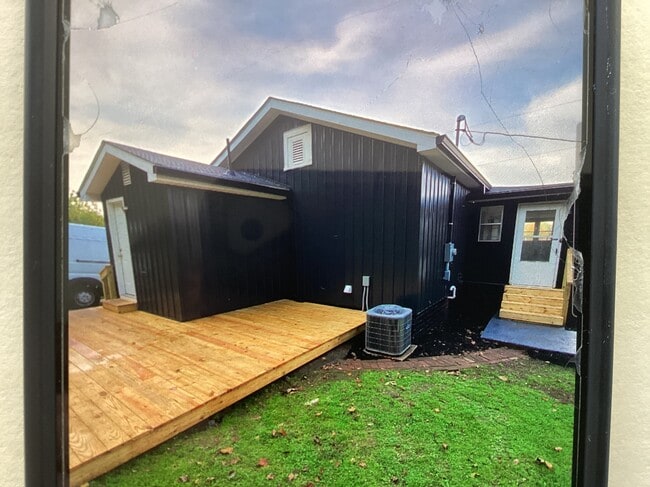Building Photo - 65 Slocum Heights Rd Rental