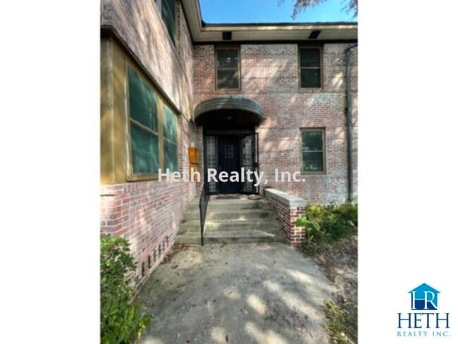 Building Photo - Water View