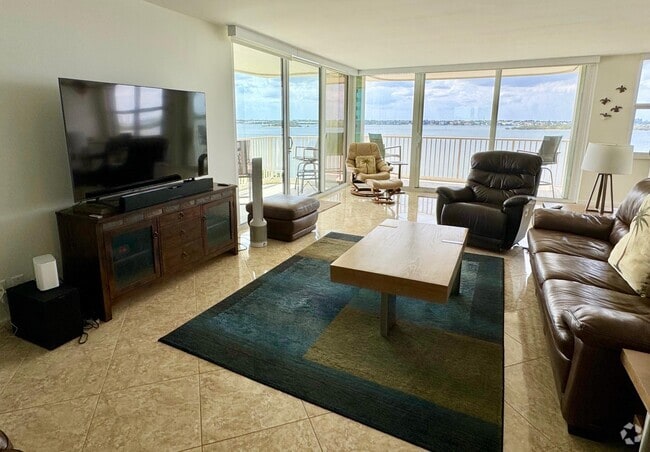 Building Photo - 5480 N Ocean Dr Unit B5c Rental
