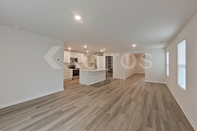 Photo - 107 Overstreet Way