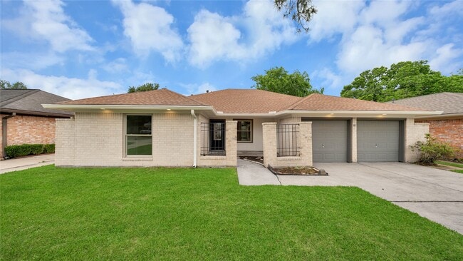 Building Photo - 2407 Bradford Dr