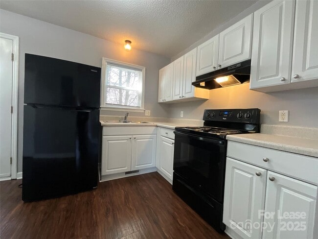Photo - 206 W 15th St