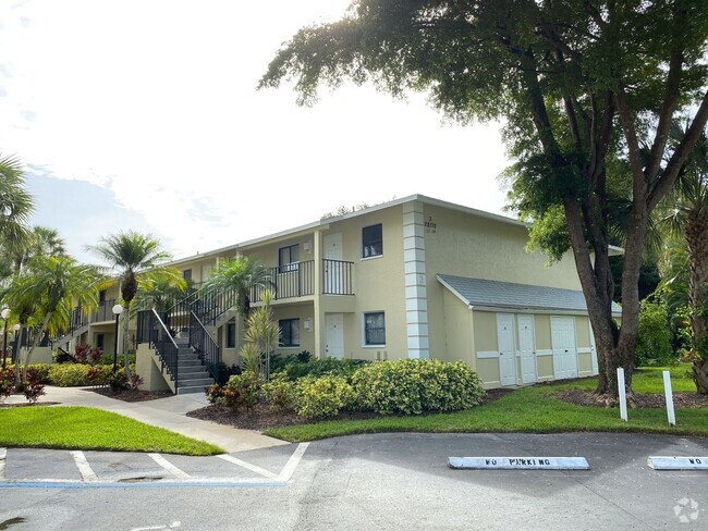 Building Photo - ANNUAL RENTAL - 2 BED / 2 BATH - IN PINE H... Unit 23