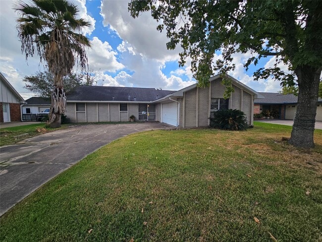 Photo - 5526 Whispering Creek Way