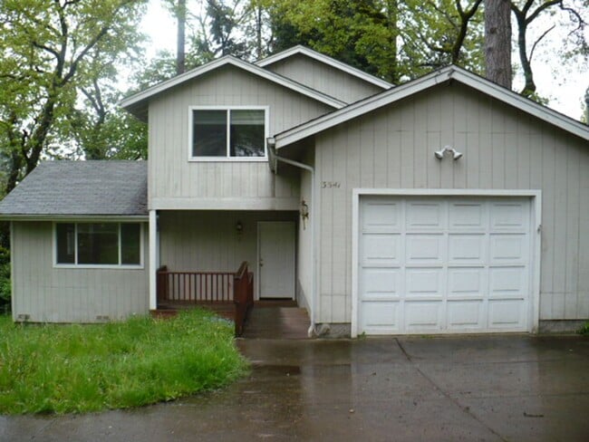 Building Photo - Four Bedroom w/ fenced yard, large garage Rental