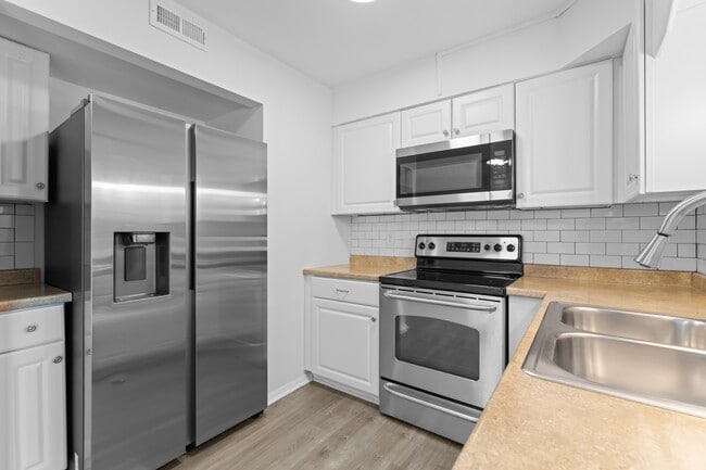 Building Photo - 1208 Manassas Ct