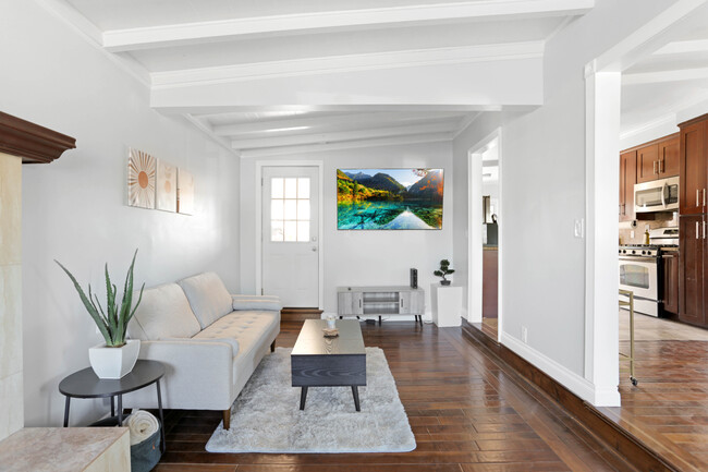 Building Photo - 1271 Essex St Rental