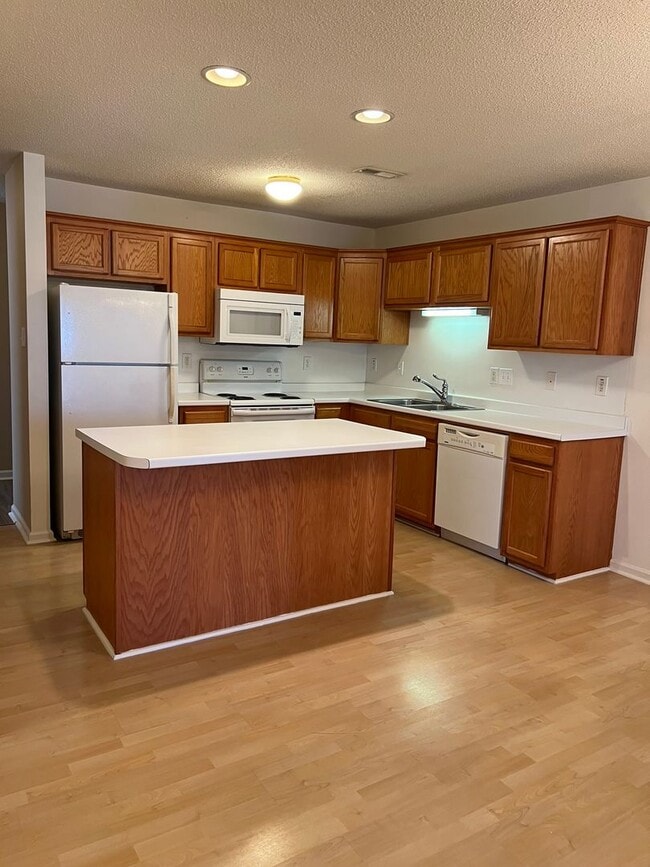 Photo - 162 Springwood Ln