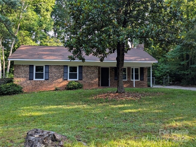 Building Photo - 1301 Sharon Dr Rental