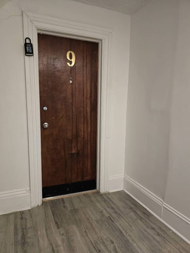 Building Photo - 379 Cooper St Unit 9