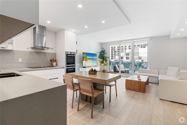 Building Photo - 2301 Collins Ave Unit 403 Rental