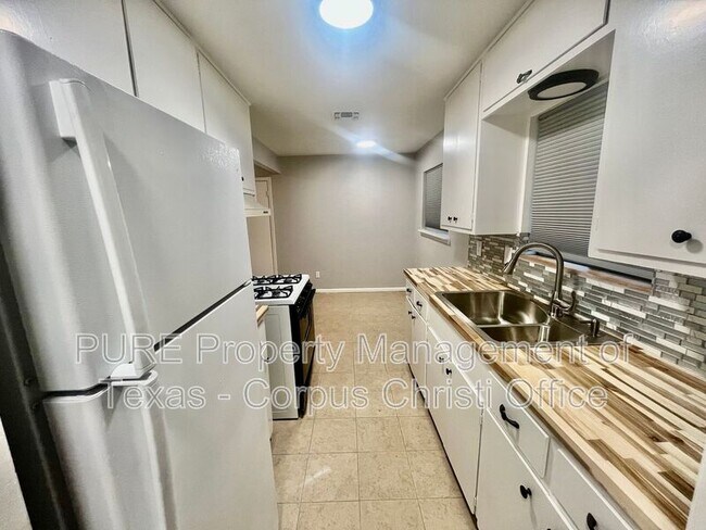 Photo - 1733 Treyway Ln